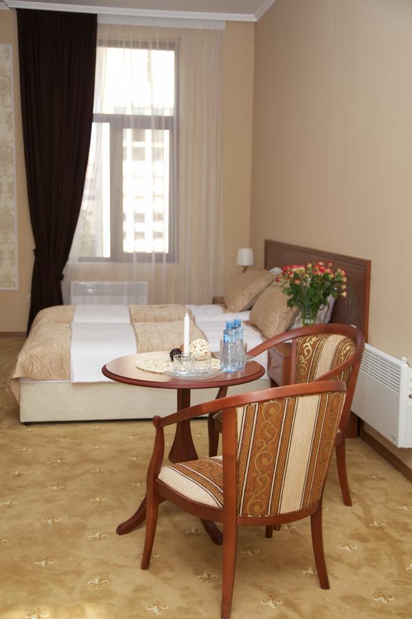 Dioskuria Hotel Soechoemi Buitenkant foto