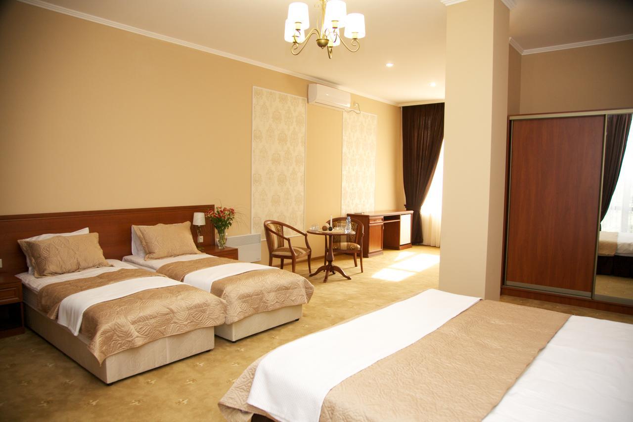 Dioskuria Hotel Soechoemi Buitenkant foto