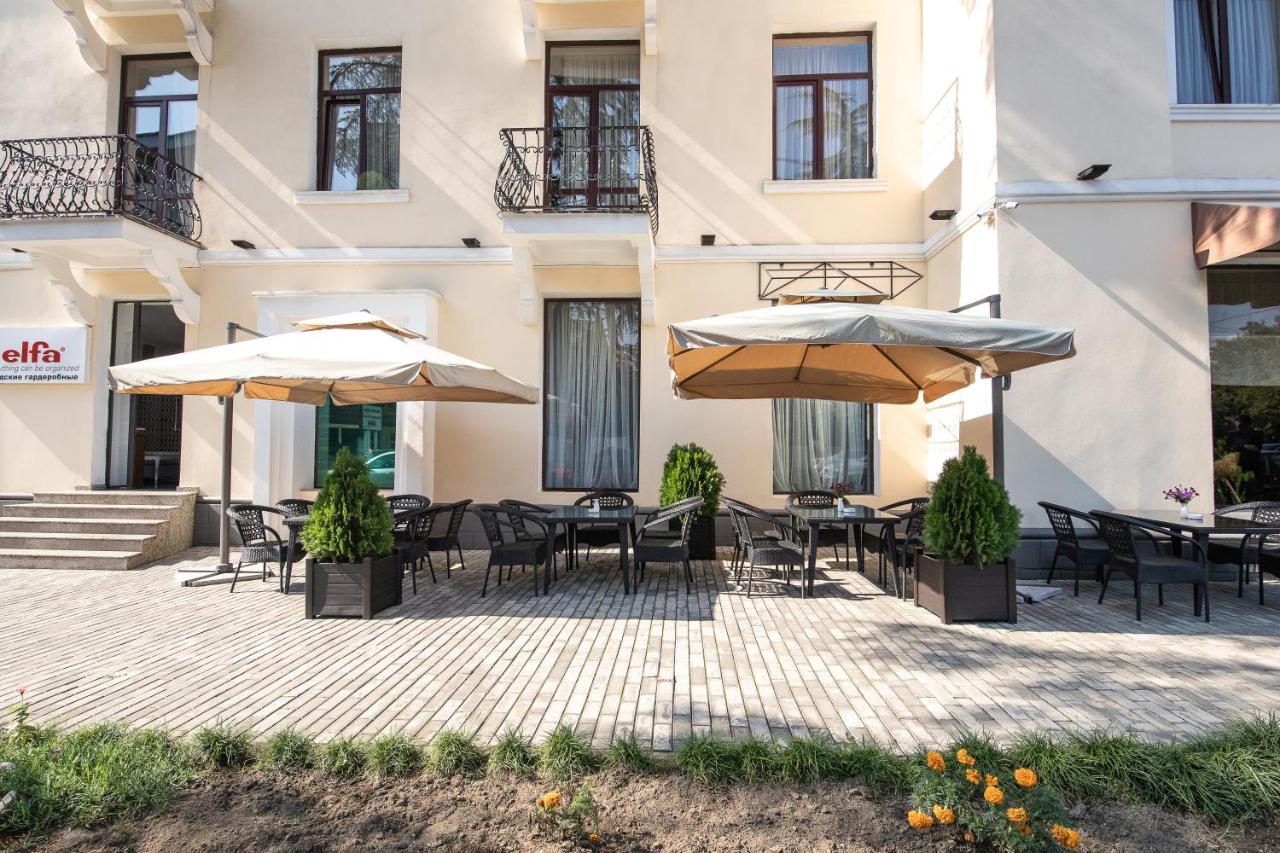 Dioskuria Hotel Soechoemi Buitenkant foto